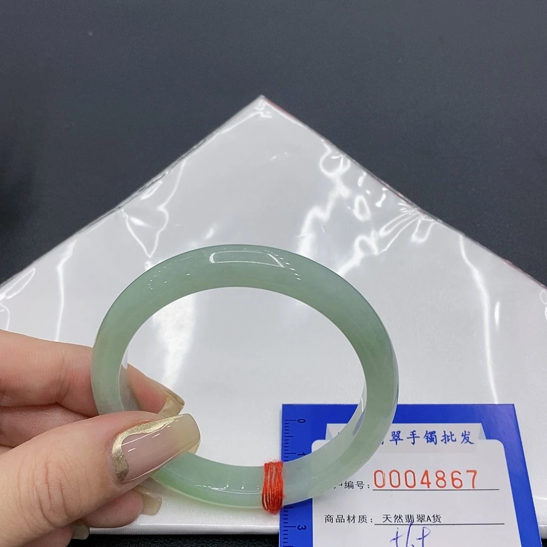 翡翠手镯未镶嵌幽**藤