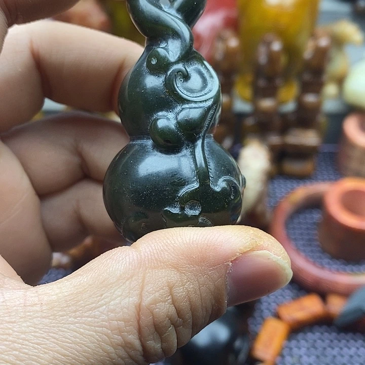 未镶嵌蛇纹石玉颈饰