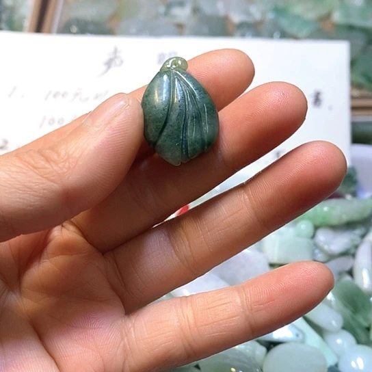 翡翠未镶嵌颈饰吊坠