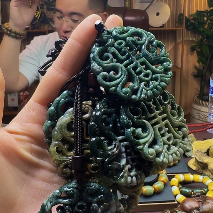 蛇纹石玉颈饰未镶嵌多样性发货随机一个