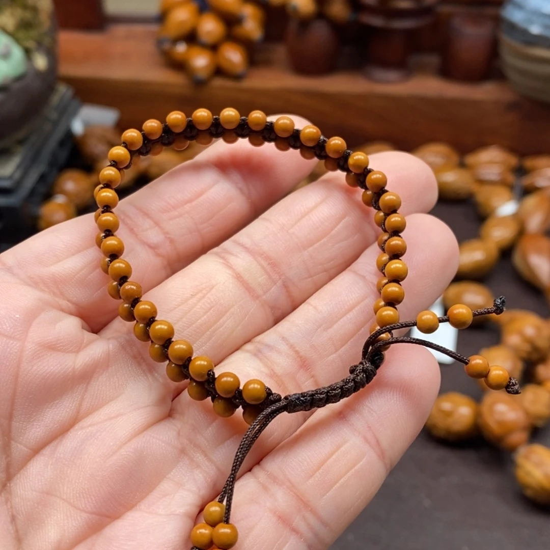 橄榄核串配手链一条