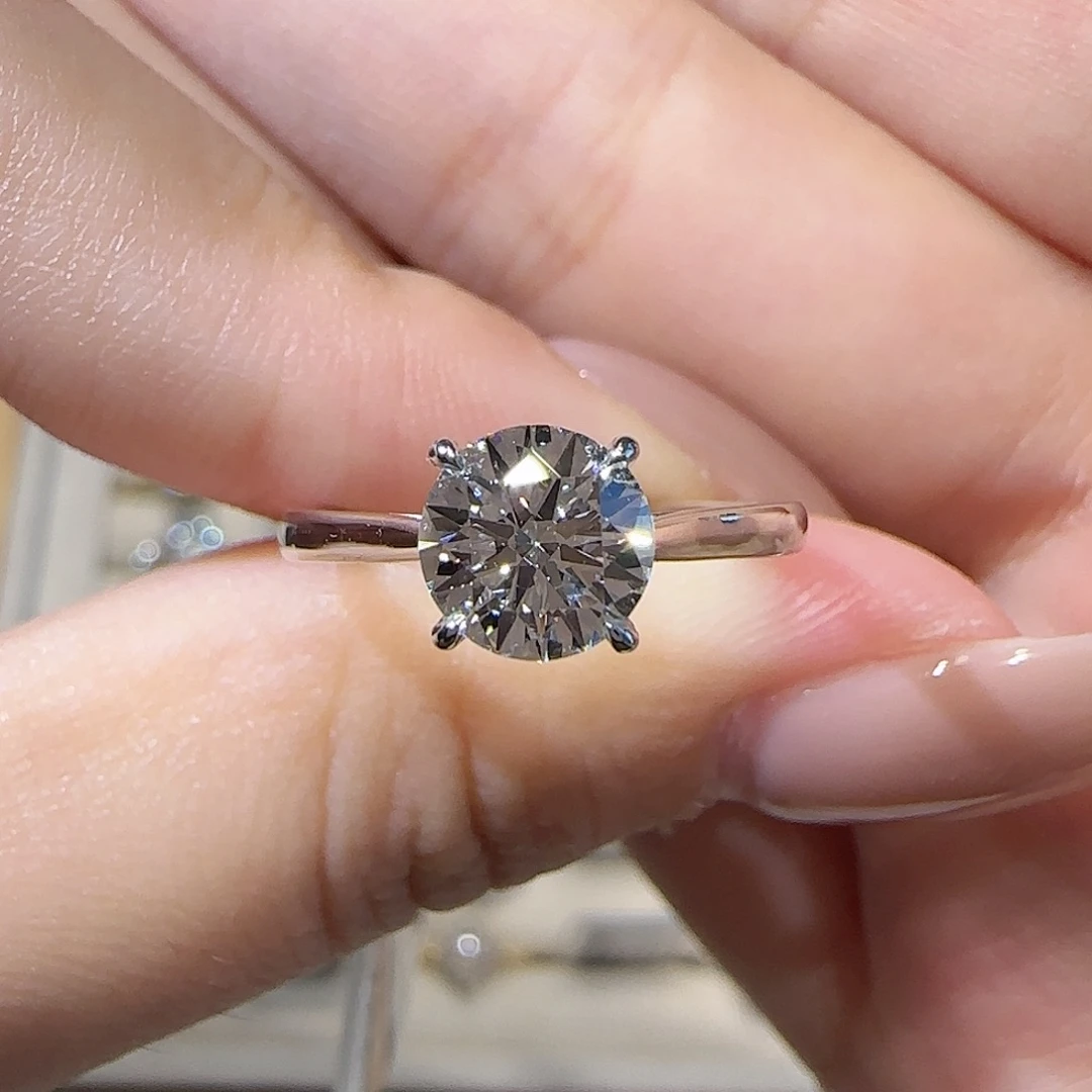 熠***杨实验室培育钻石铂Pt950镶嵌经典四爪1卡11