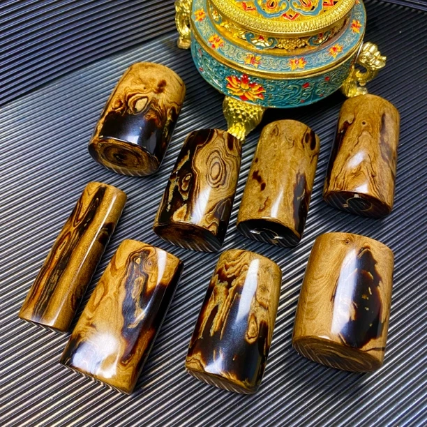 全品把件随形火焰纹血柳木海柳木根雕工艺