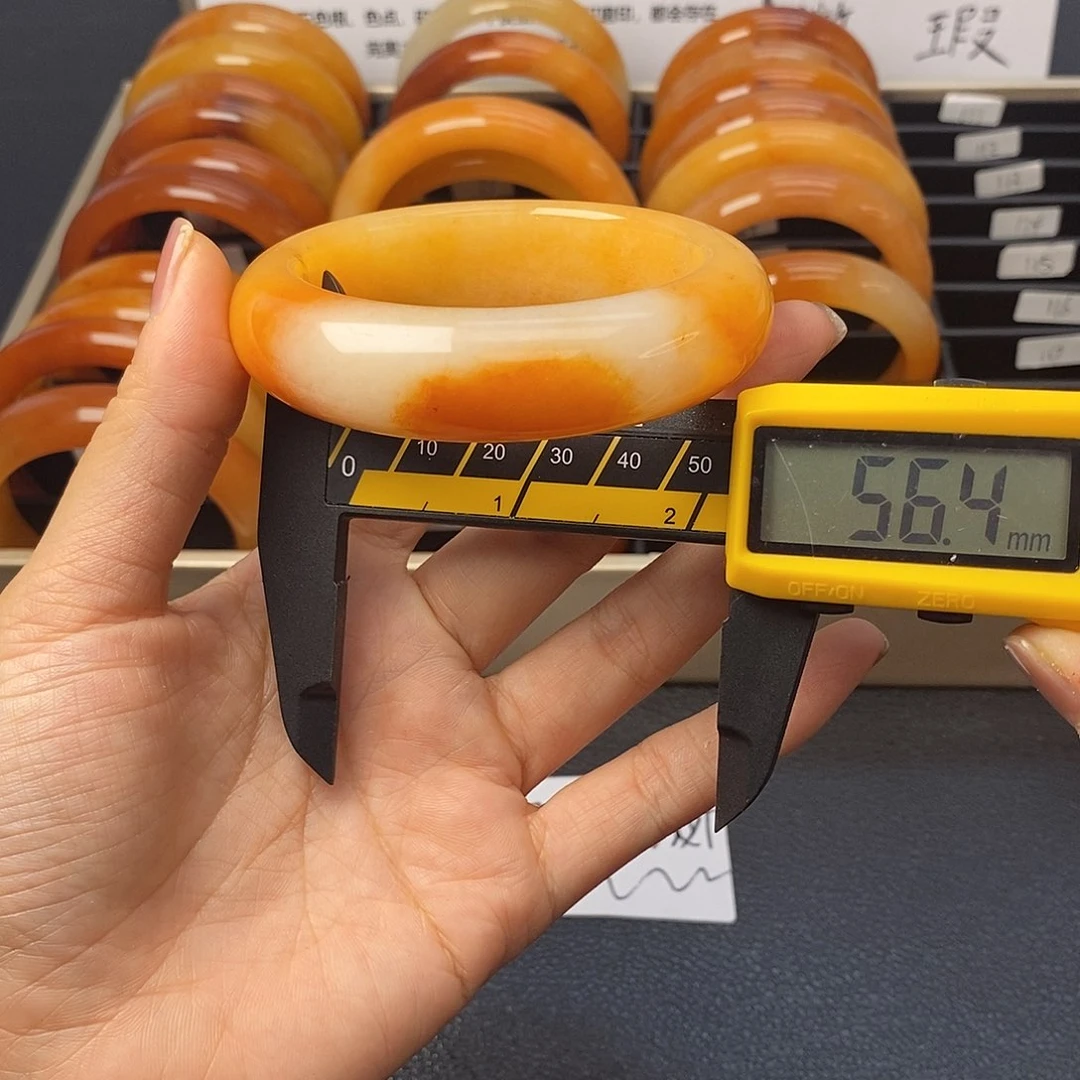 未镶嵌石英质玉（黄龙玉）手镯108号茄子山金沙老油红如血黄龙