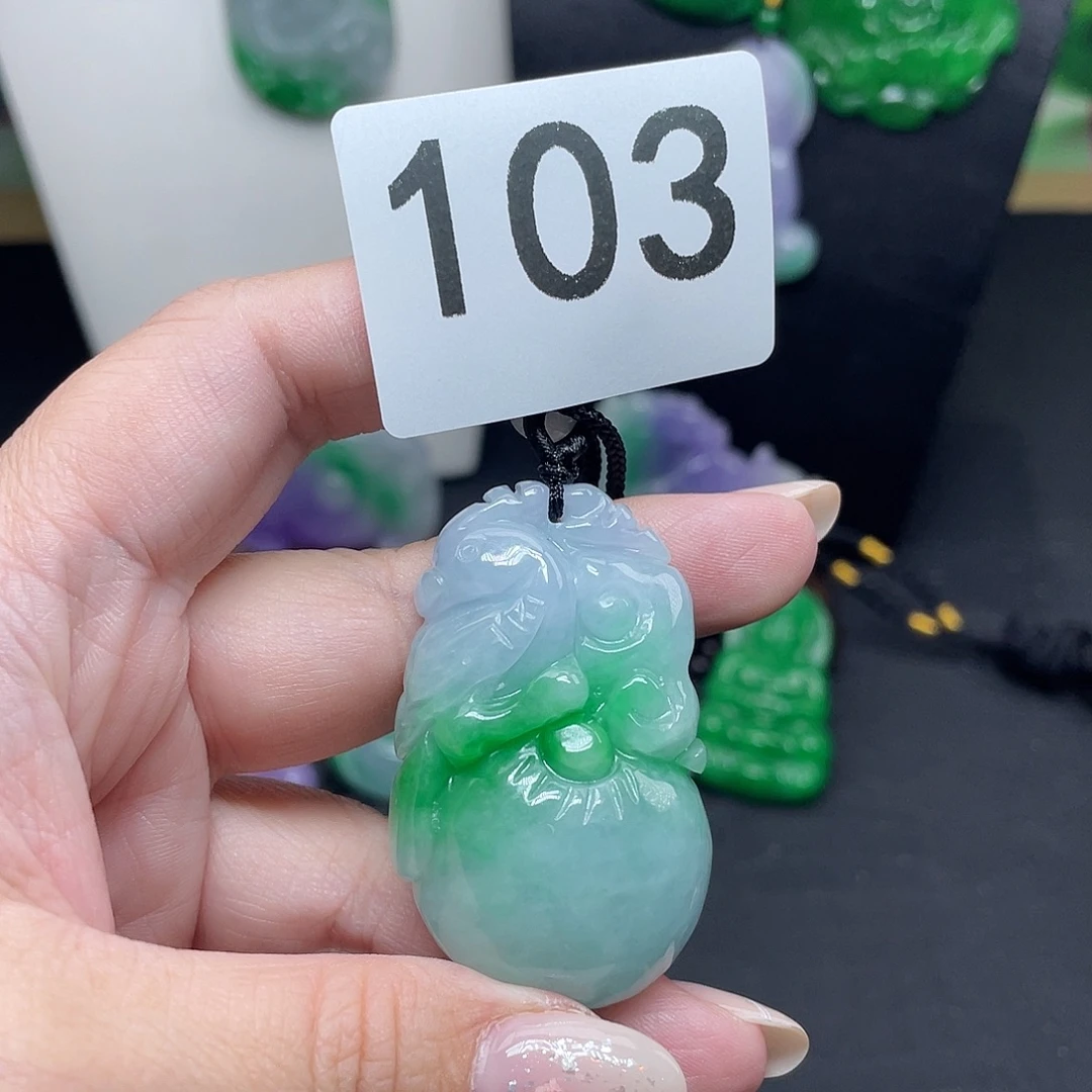 翡翠未镶嵌吊坠(赠链)