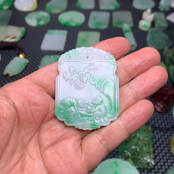 翡翠挂件未镶嵌小*