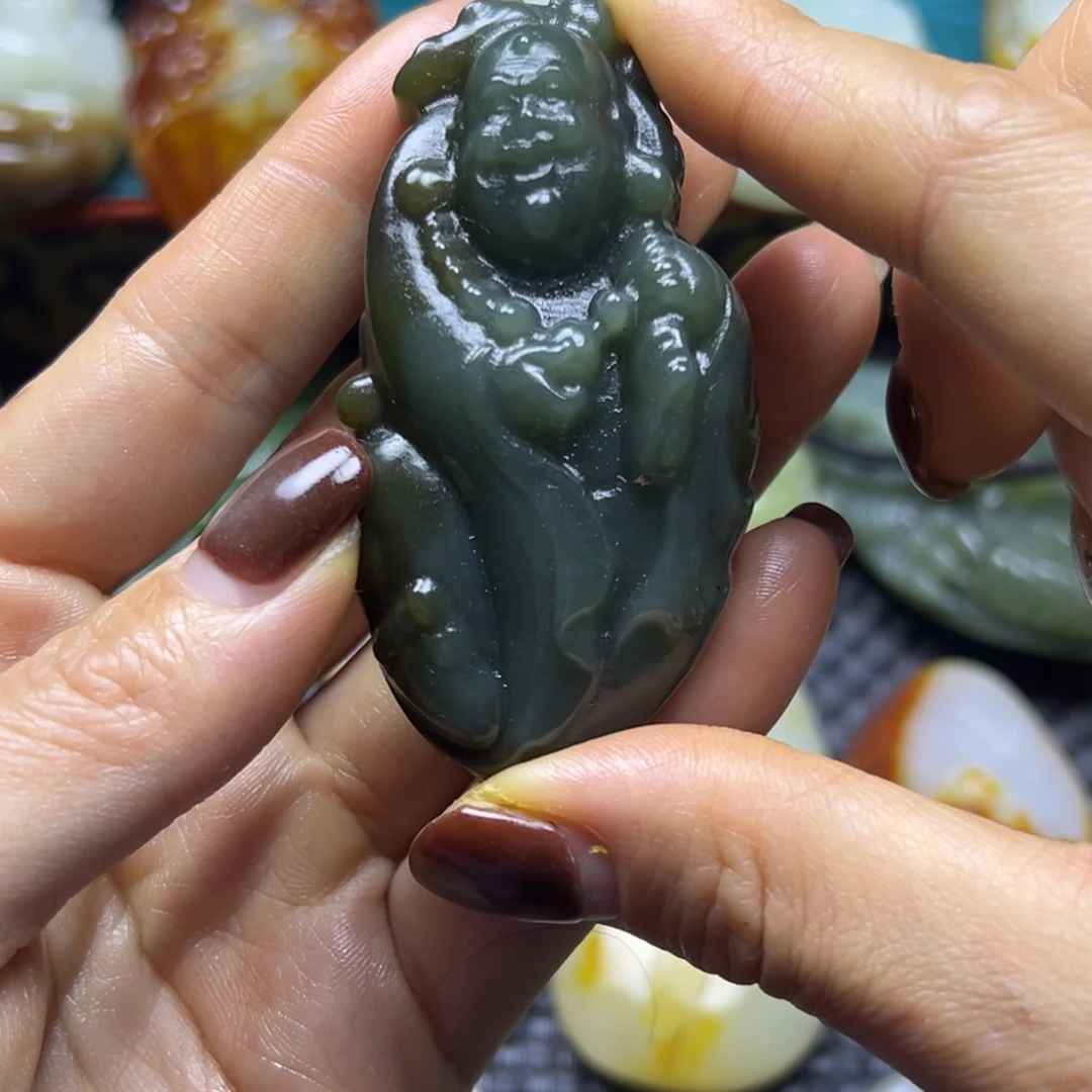 和田玉未镶嵌把件