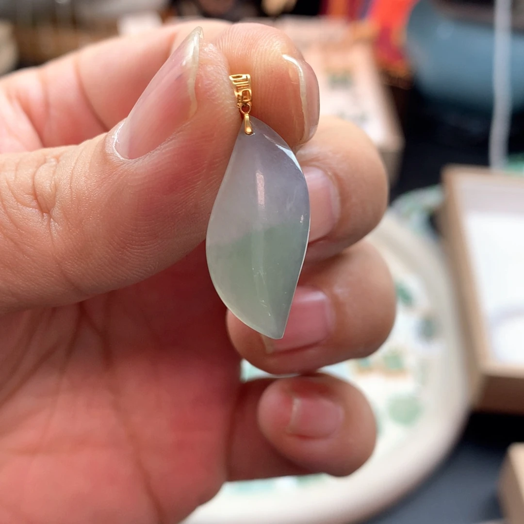 颈饰18K金镶嵌翡翠