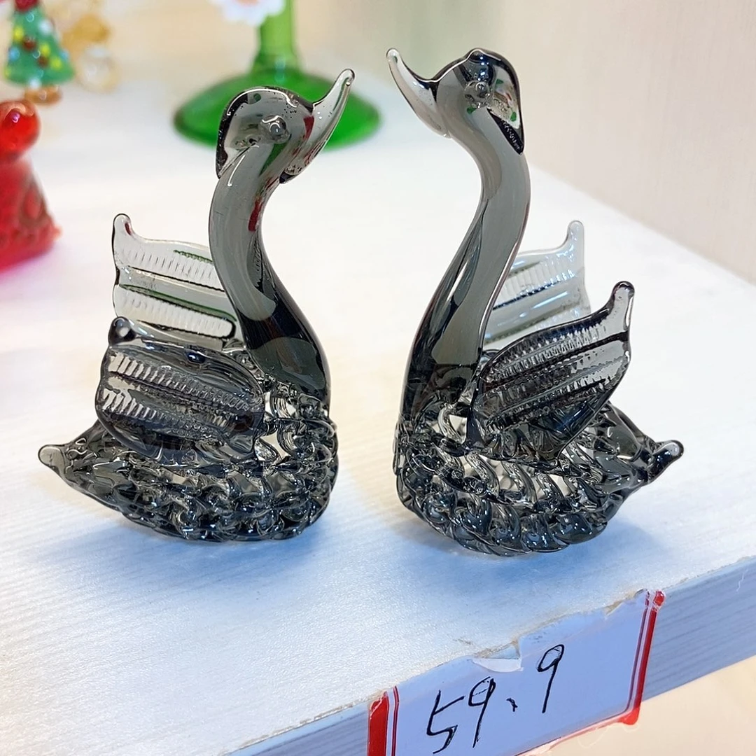 琉璃手工艺品月**?天鹅