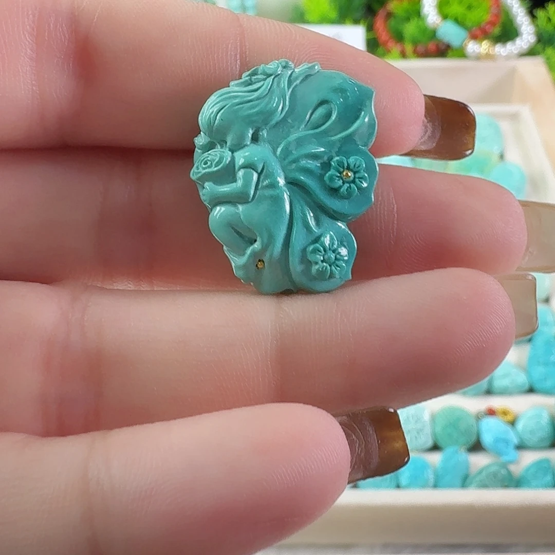 兰***绿松石未镶嵌颈饰