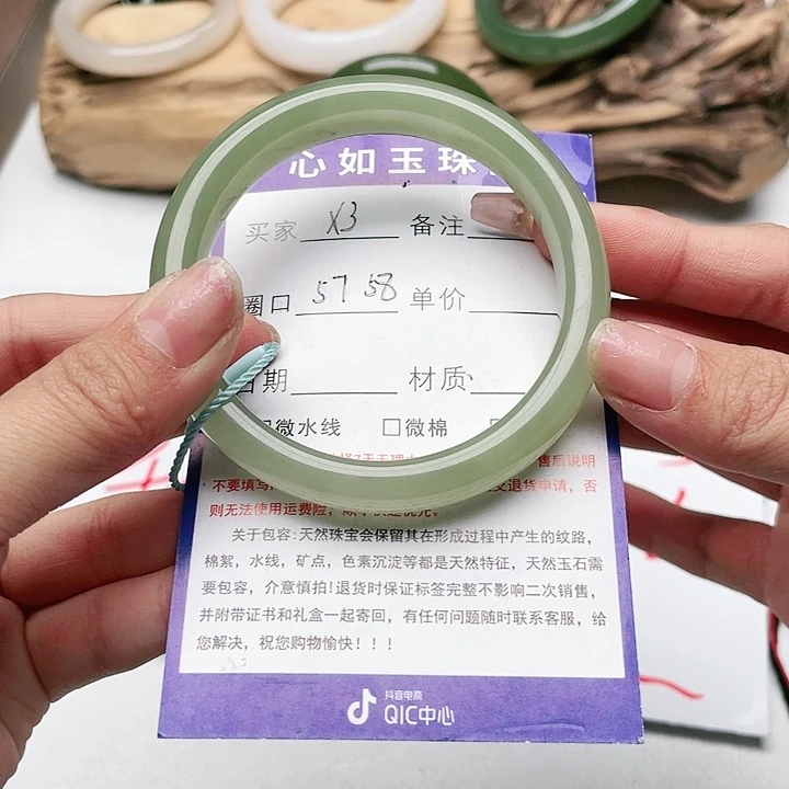 和田玉手镯未镶嵌