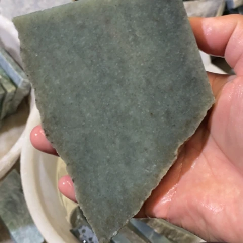 和田玉未镶嵌把件