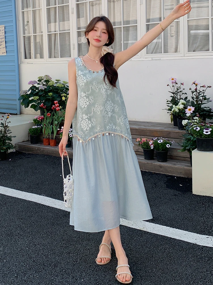 浅蓝色精美刺绣亮片背心裙女夏季2025年新款超好看气质百搭连衣裙