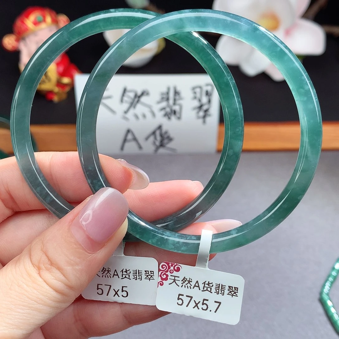 翡翠手镯（圆镯）未镶嵌心**念
