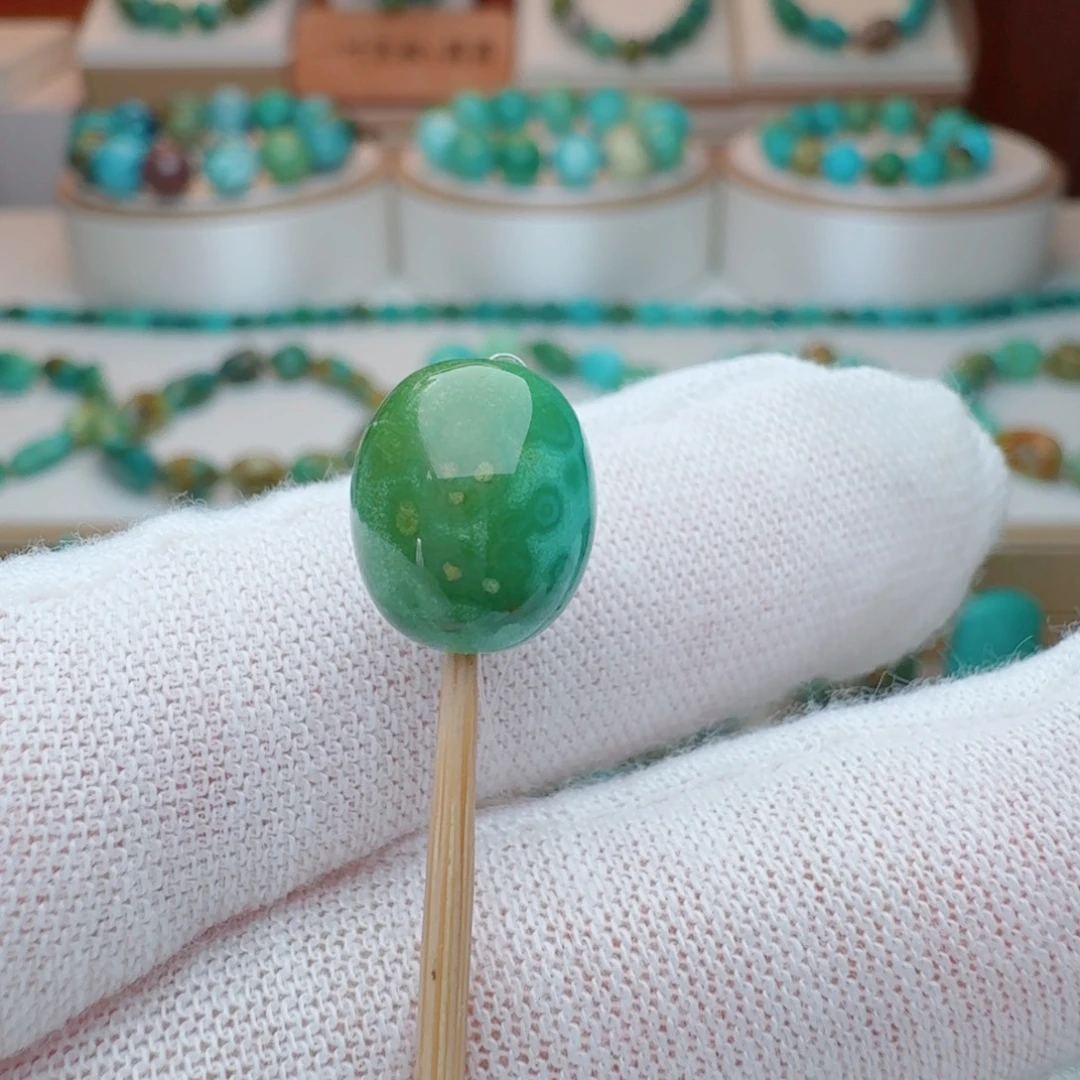 绿松石未镶嵌颈饰