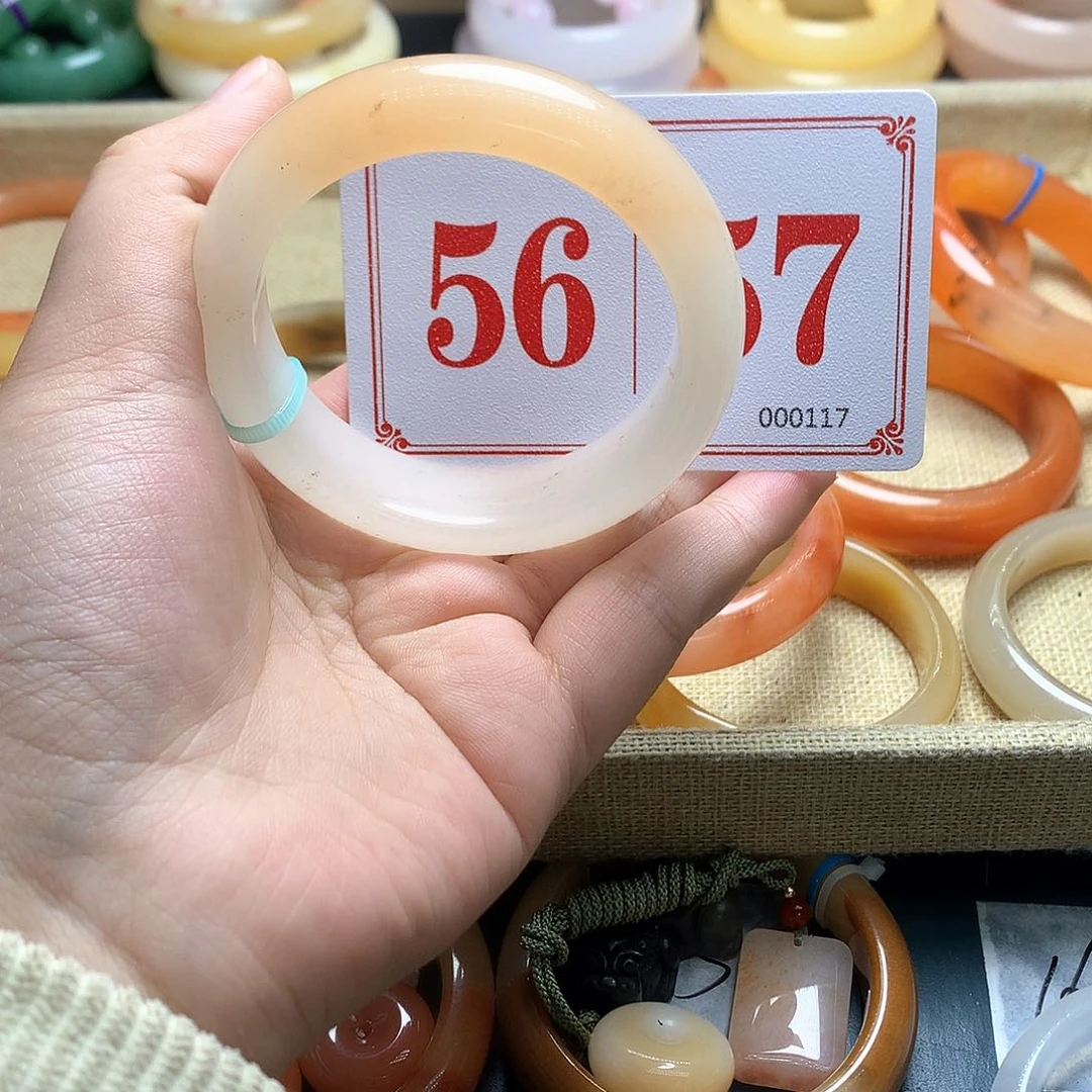 未镶嵌石英质玉（黄龙玉）手镯