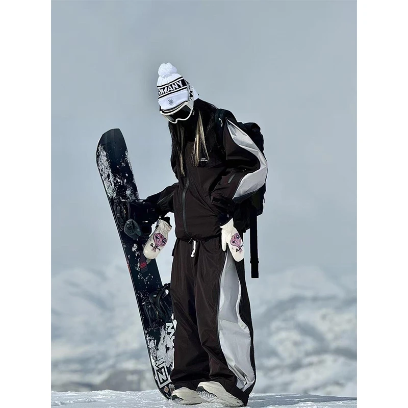 卡盛黑色滑雪服套装女2025秋冬新款拼接设计御寒保暖加厚雪场穿搭