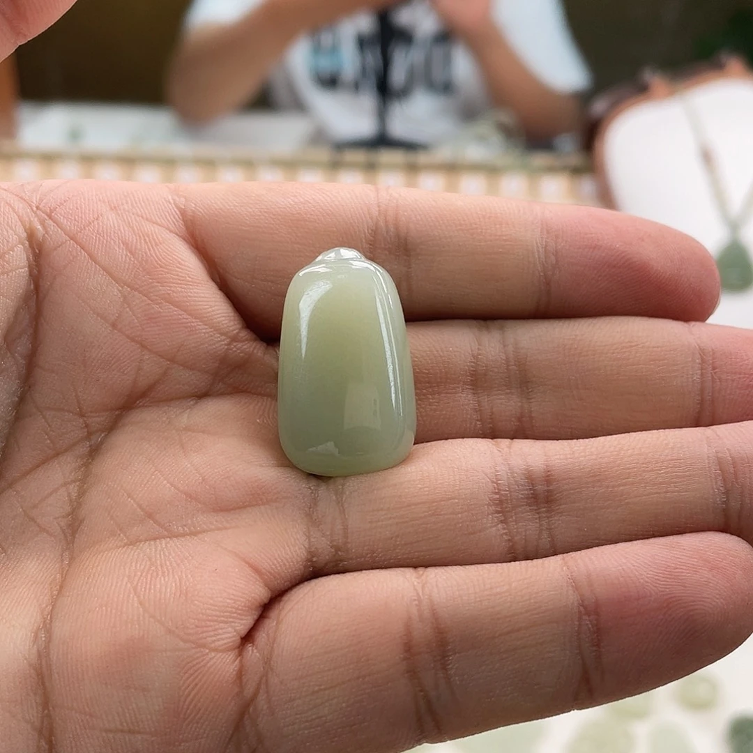 爱***子颈饰未镶嵌和田玉