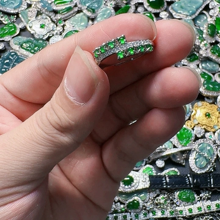 翡翠颈饰未镶嵌天然A货翡翠放漏