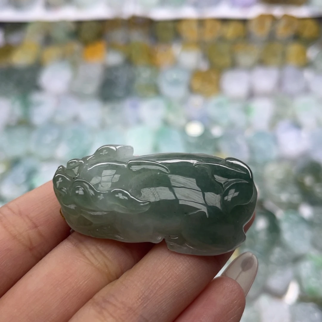 翡翠未镶嵌颈饰貔貅