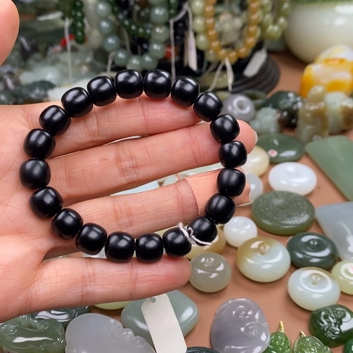 和田玉未镶嵌颈饰予