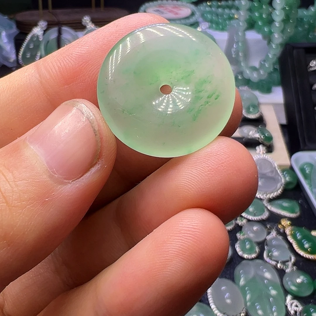 石英质玉（非洲翠）未镶嵌颈饰