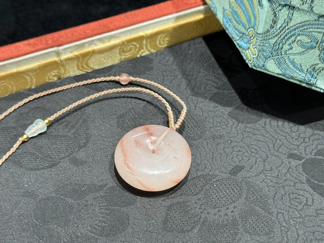 新疆天然桃花酿平安扣项链金丝玉项链女款平安扣吊坠石英质玉