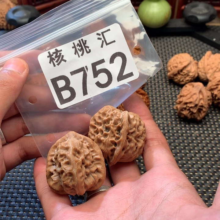 ****3文玩核桃吊坠白蛇骨