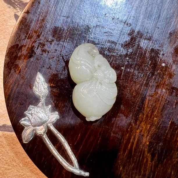 新疆和田玉且末糖吊坠