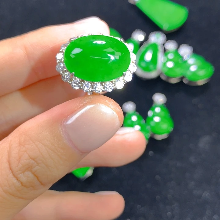 银S925镶嵌戒指翡翠一个