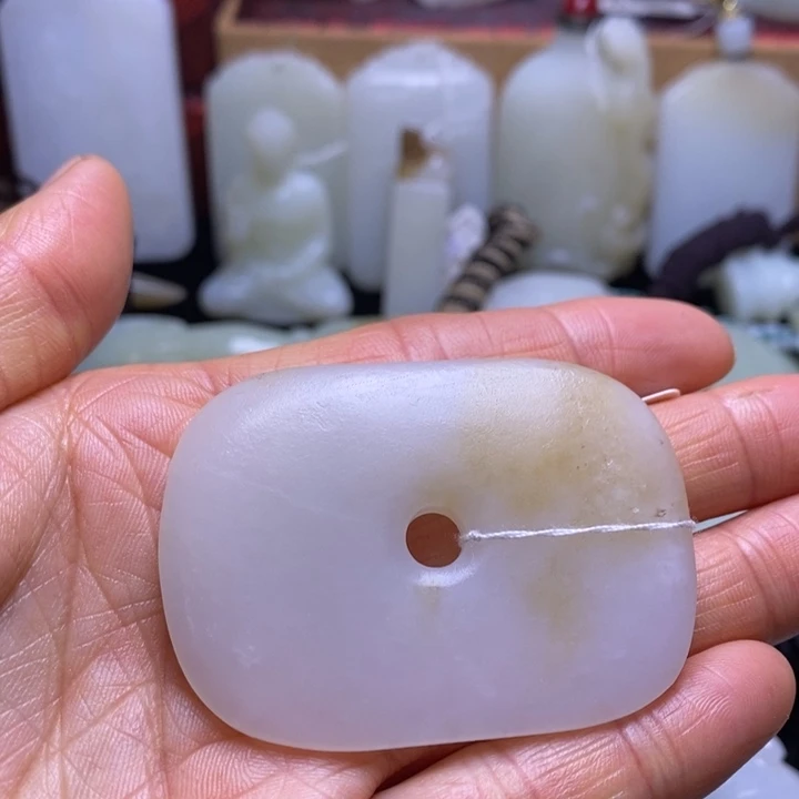 和田玉未镶嵌把件