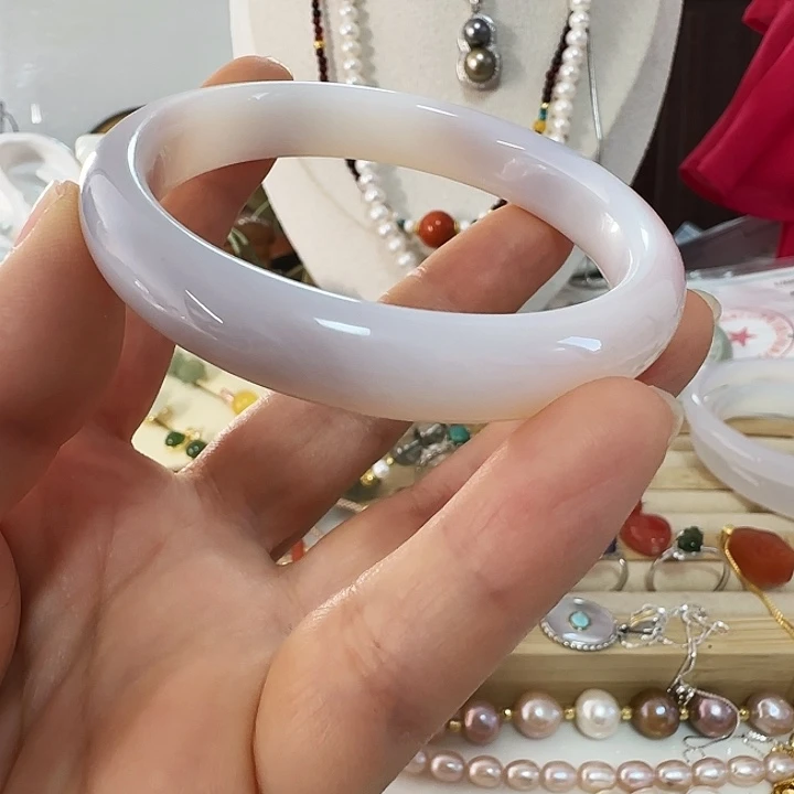 玛瑙/玉髓未镶嵌手镯卡56.1白玛瑙手镯有纹理