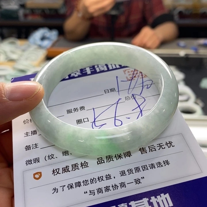翡翠手镯未镶嵌翡翠手镯未镶嵌