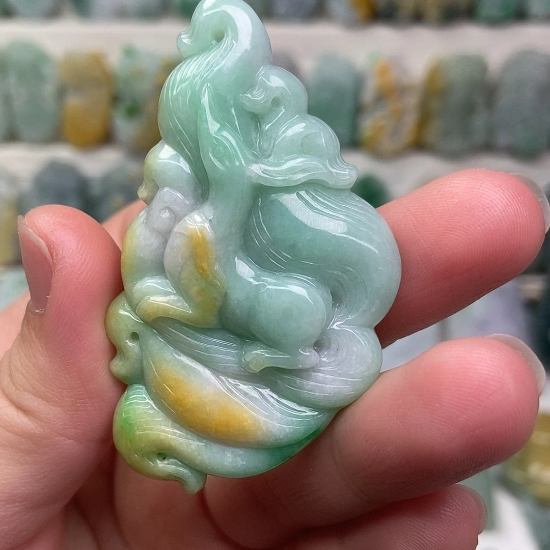 翡翠未镶嵌吊坠(赠链)