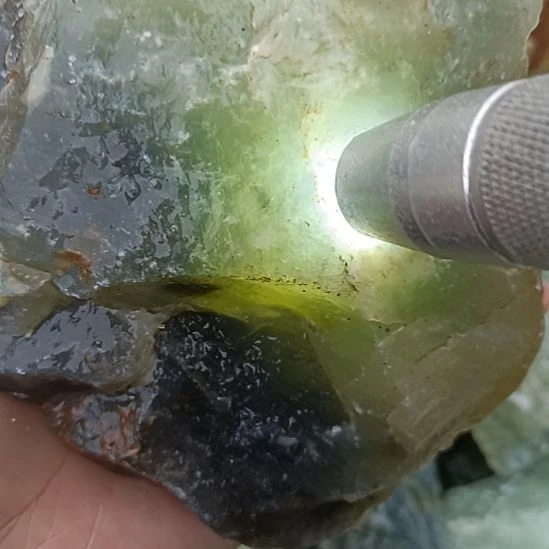 蛇纹石玉未镶嵌珠宝奇石