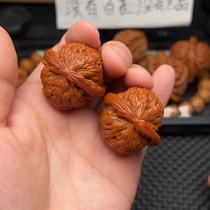 文玩核桃把件白狮子