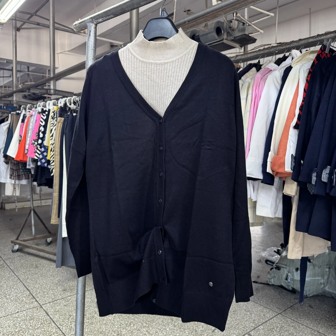 宽松型针织衫毛衣纯色黑色休闲常规款女装V领