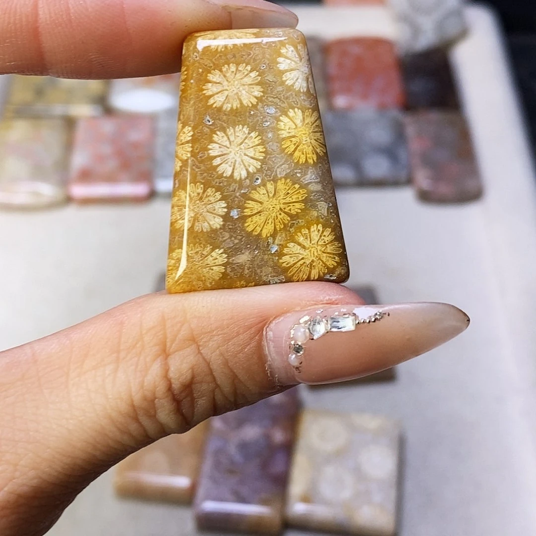 查罗石合金颈饰千*