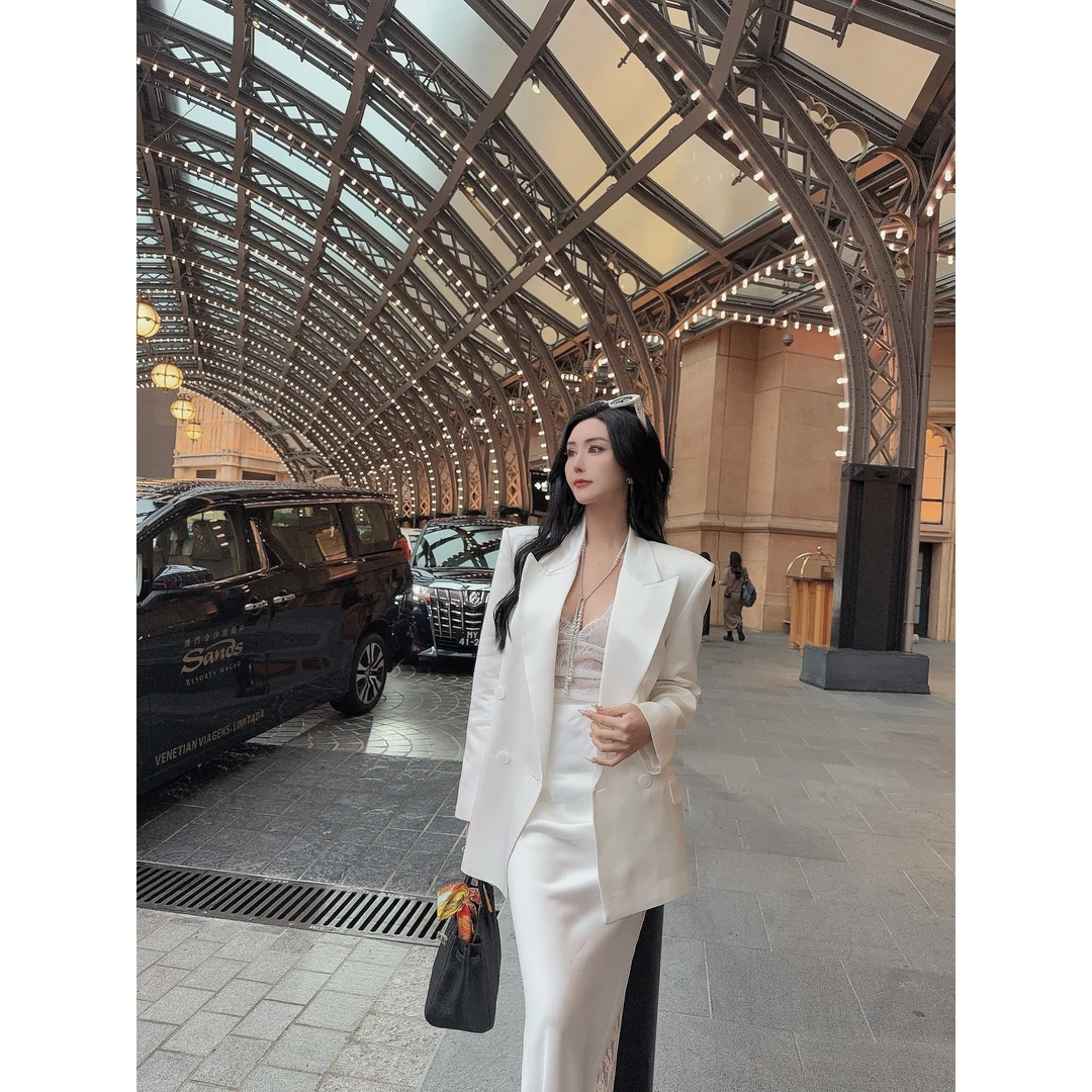 DUOMI【夏日女神】黑白两色大翻领四扣后背镂空蕾丝西服