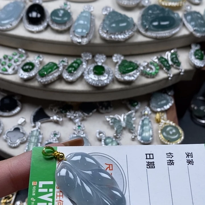 翡翠颈饰未镶嵌翡翠