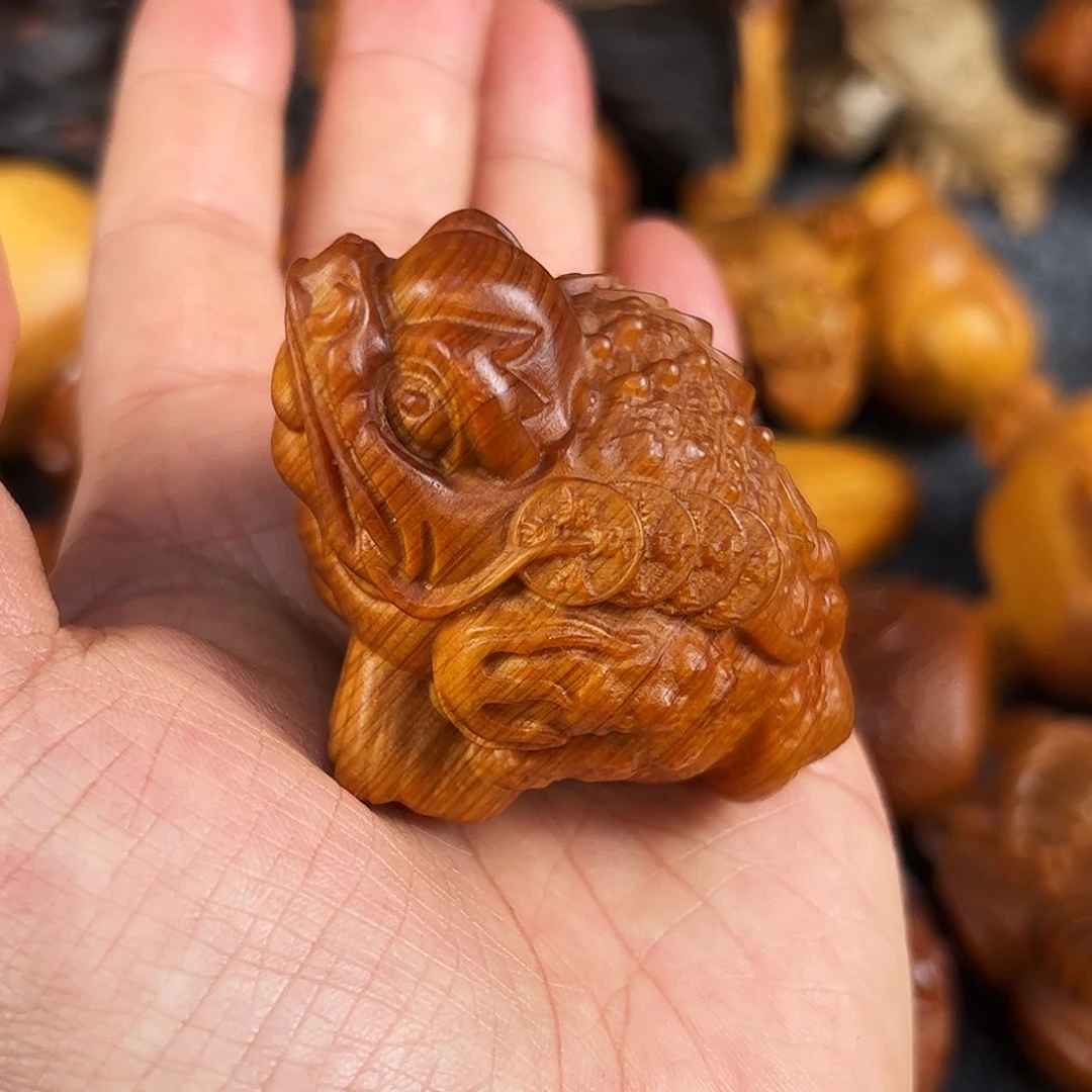 柏木太行崖柏塘心玉化手把件金蟾