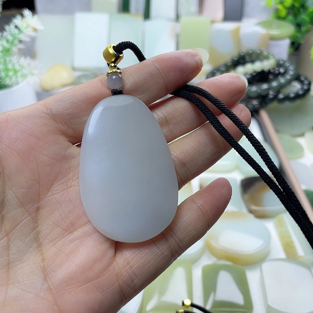 和田玉（糖玉）未镶嵌颈饰老*