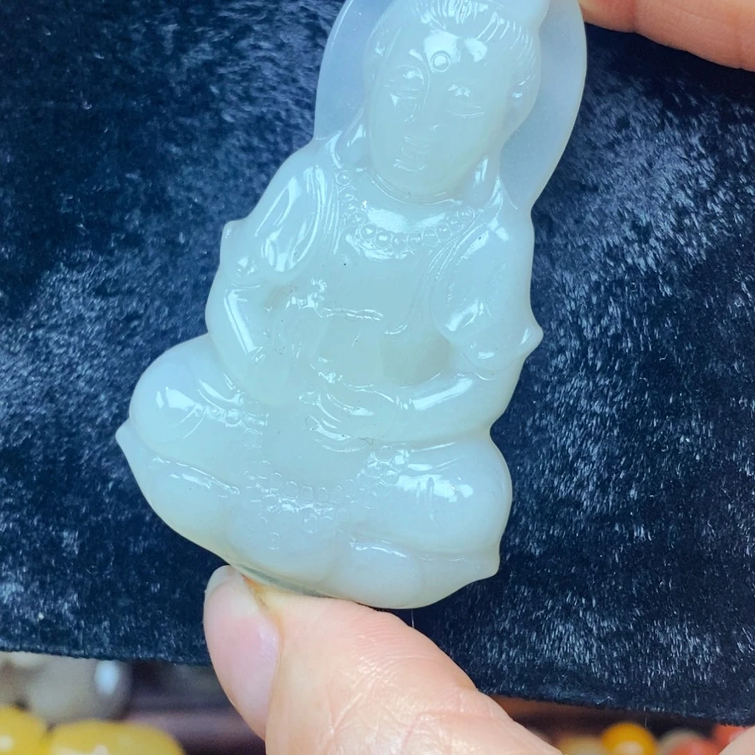 未镶嵌石英质玉（黄龙玉）颈饰