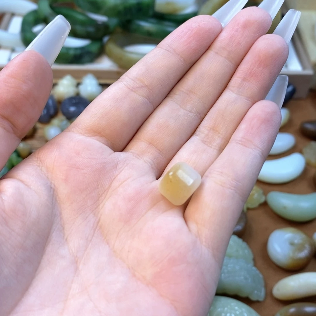 洋***洋和田玉未镶嵌颈饰