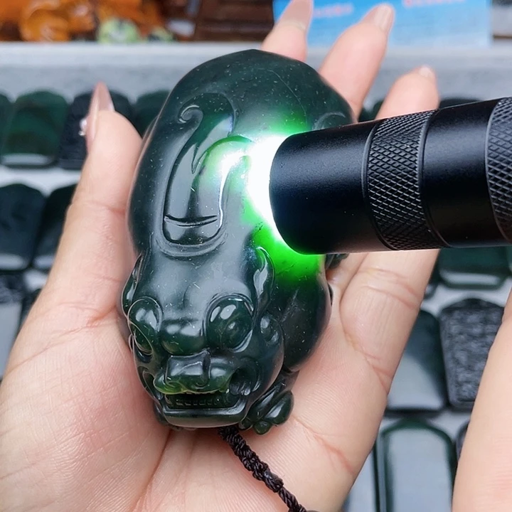 蛇纹石玉未镶嵌挂件泰山玉貔貅