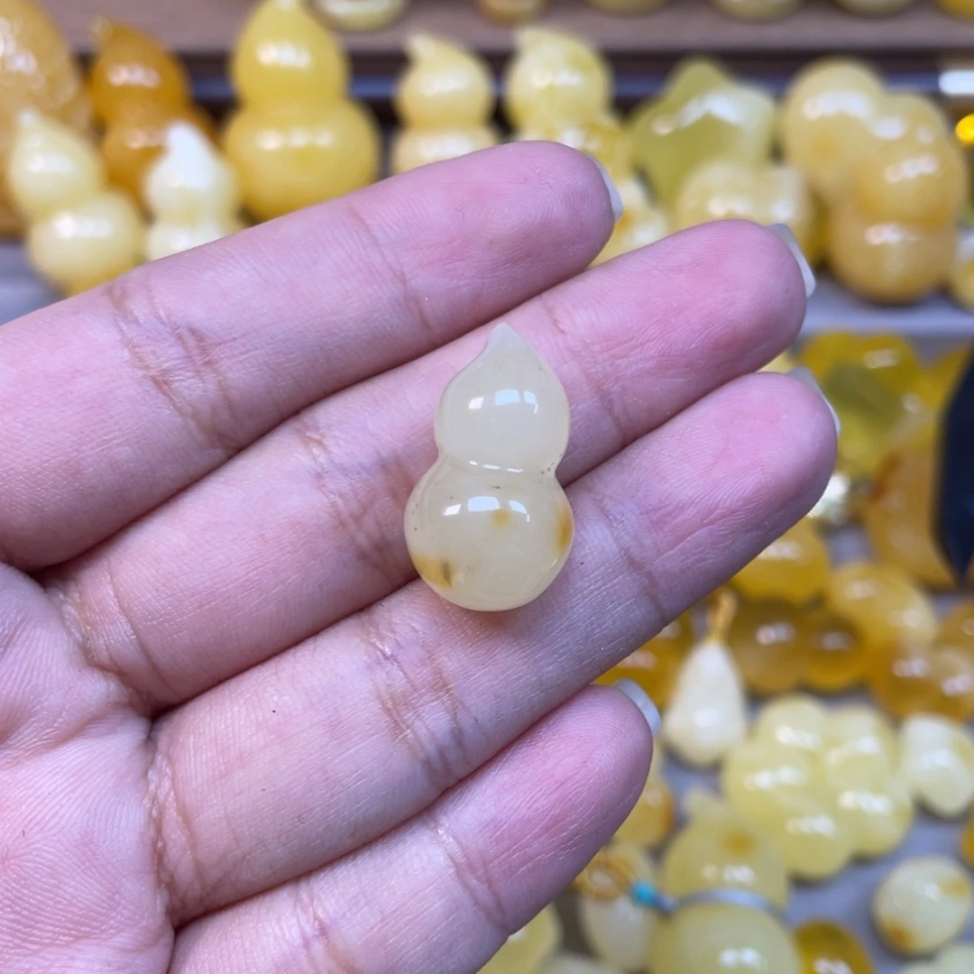 琥珀未镶嵌珠宝奇石