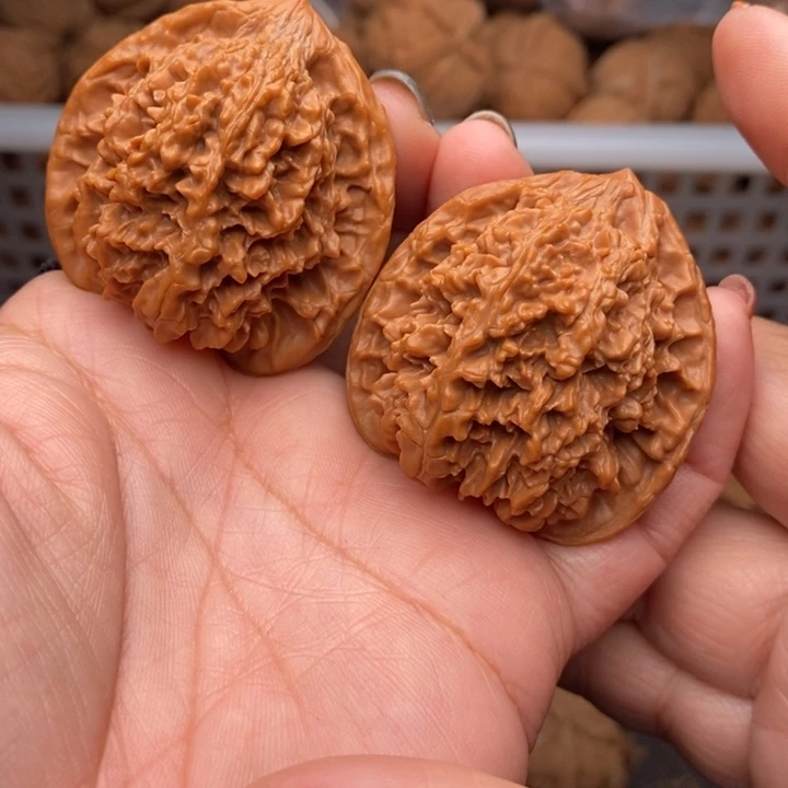 文玩核桃把件百花山44尺核桃