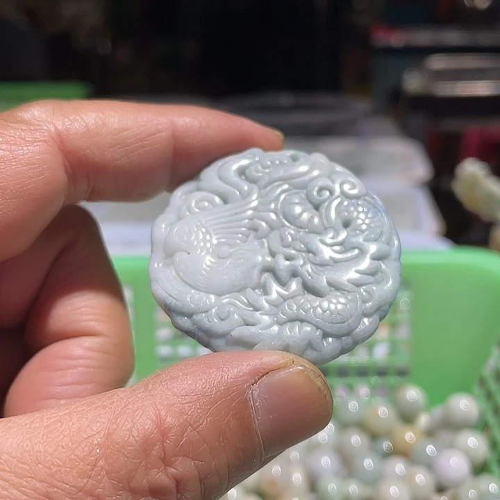 翡翠未镶嵌颈饰龙凤牌