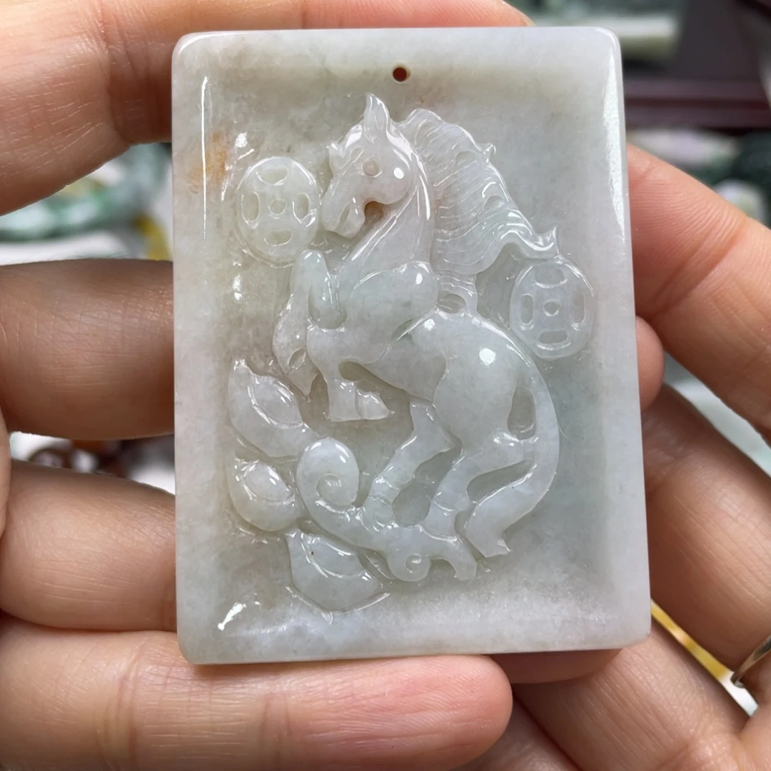 翡翠未镶嵌颈饰牌子