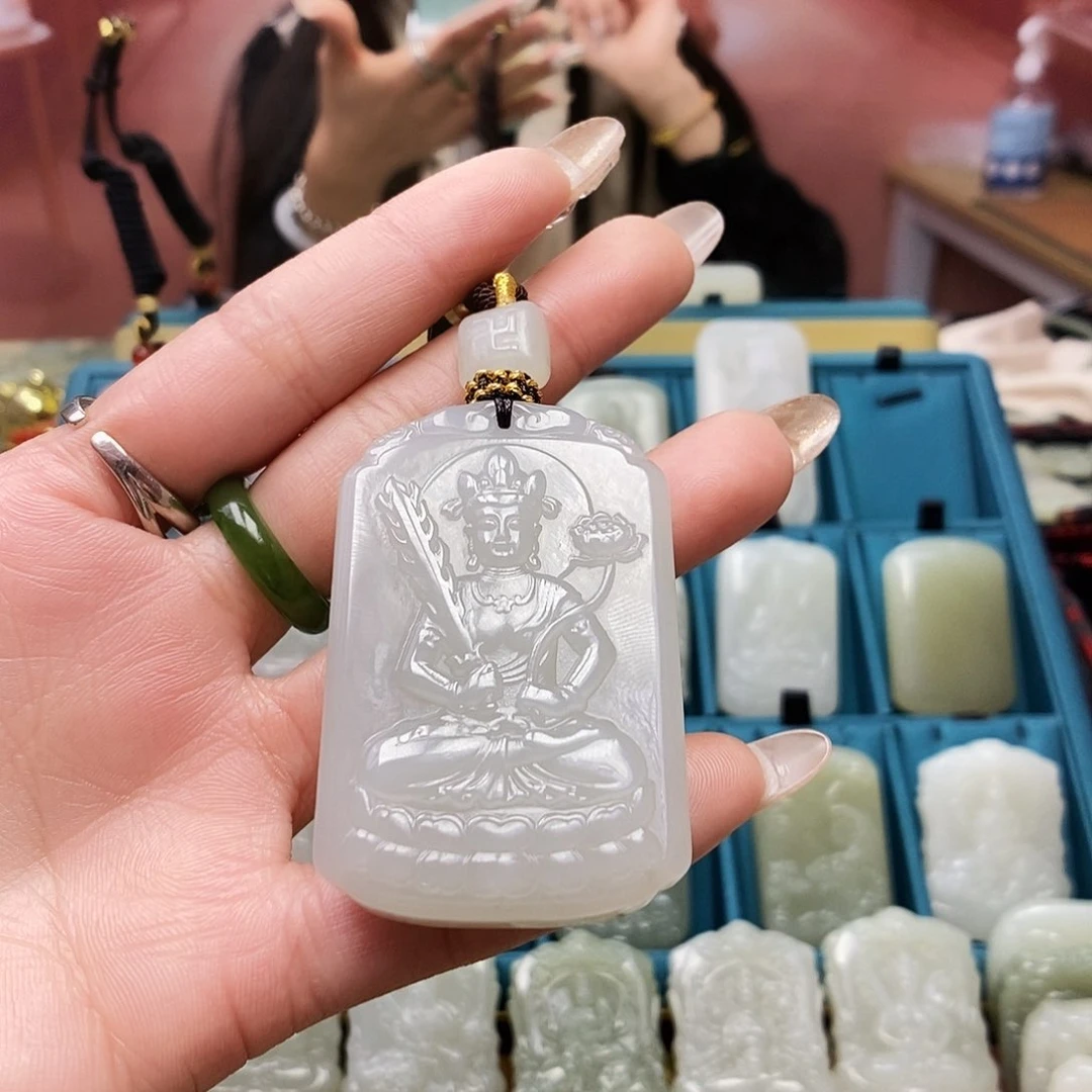 和田玉颈饰未镶嵌k****生